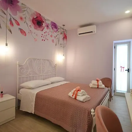 Flower House Bed & Breakfast *