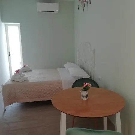 Flower House Bed & Breakfast