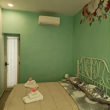 Bed & Breakfast Flower House Santa Maria La Carita